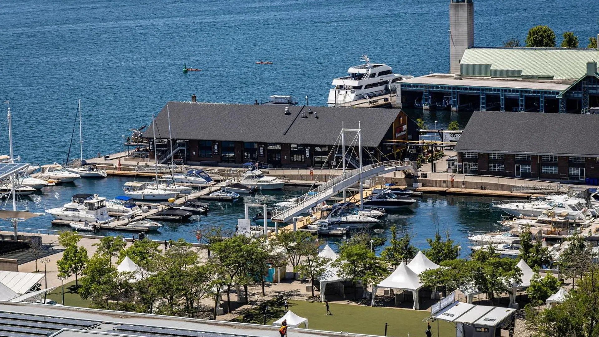 Apartment Waterfront Queens Quay West Toronto Canada