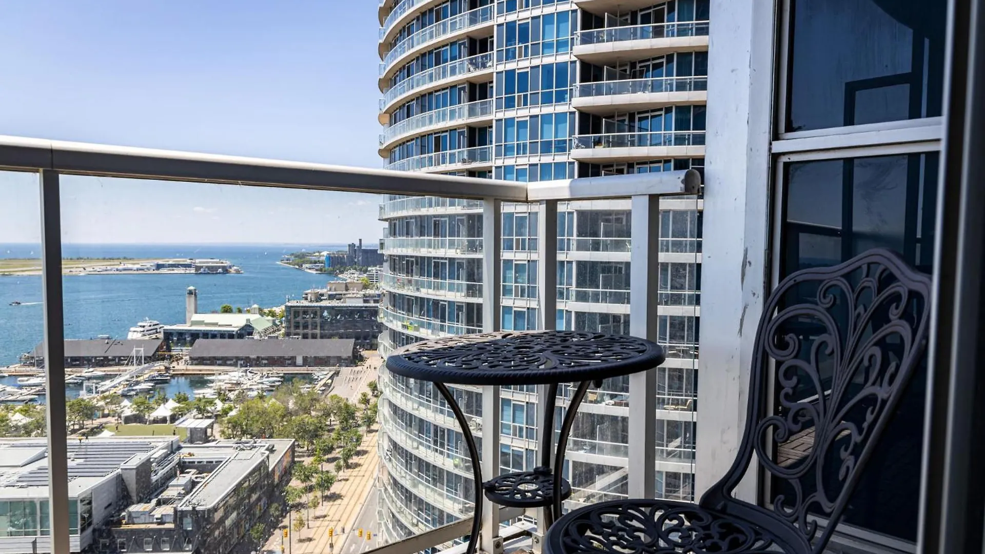 Waterfront Queens Quay West Toronto Kanada